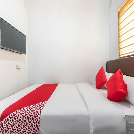 Super Oyo 515 Finnex Hotel Mandaluyong Extérieur photo